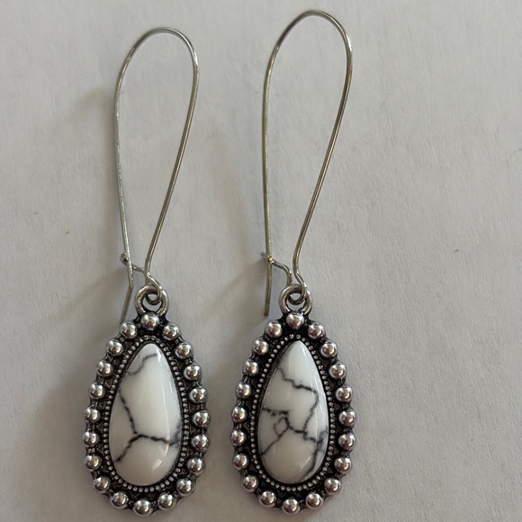 Silver and White marble design Teardrop Earrings GORGEOUS brand new without tag - Picture 5 of 7